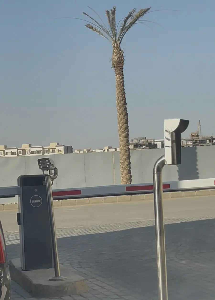 بوابة جراج Dahua مع كاميرا ANPR لقراءة لوحات السيارات وستاند قارئ ستانلس